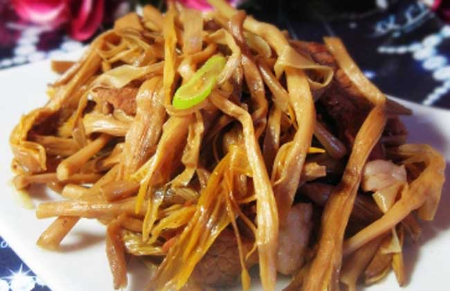 黄花菜炖肉的家常做法
