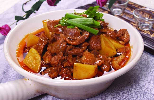 土豆炖牛腩的功效及做法